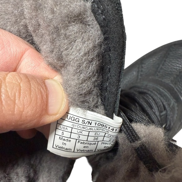 NEW Ugg Women’s Adirondack III Waterproof Fur Boot in Black/Grey Size 5 - Picture 12 of 16